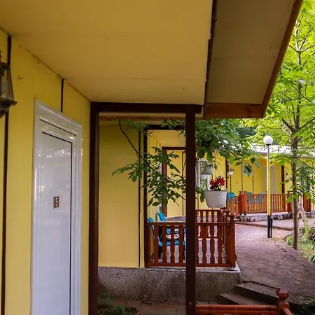 Pensión Bungalow In The Heart Of Nature For 2 Or 3 Persons Kamena
